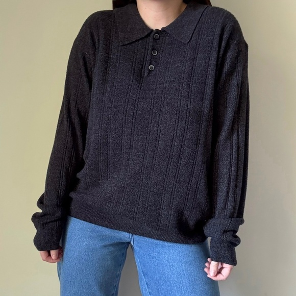 Vintage Knit Quarter Button-Up Collared Polo Sweater in Charcoal - Picture 3 of 7